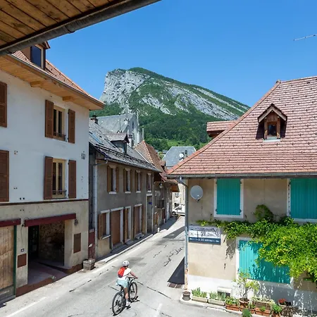 Maison De Village A St Pierre D'entremont 度假居